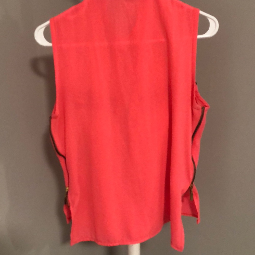 Pink top - Picture 2 of 3